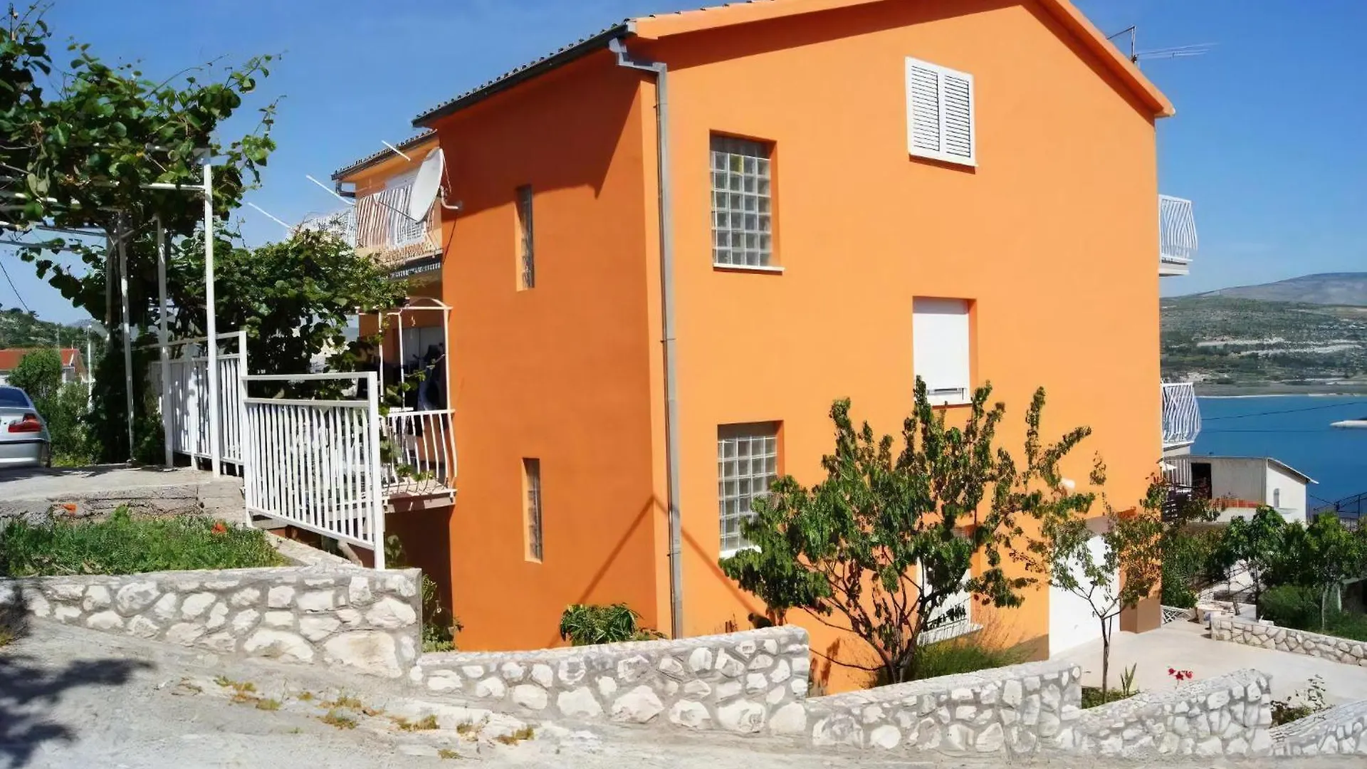 Wohnung Mit Grill, Terrasse Und Garten Trogir Croácia