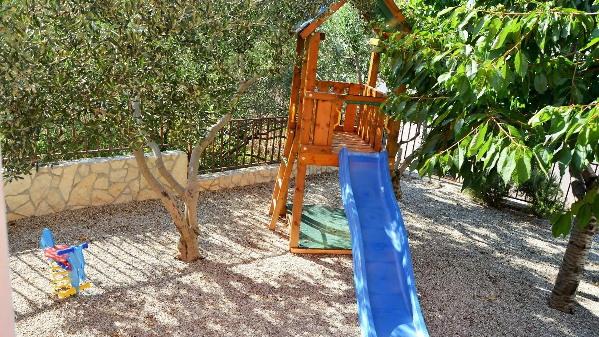 Wohnung Mit Grill, Terrasse Und Garten Trogir