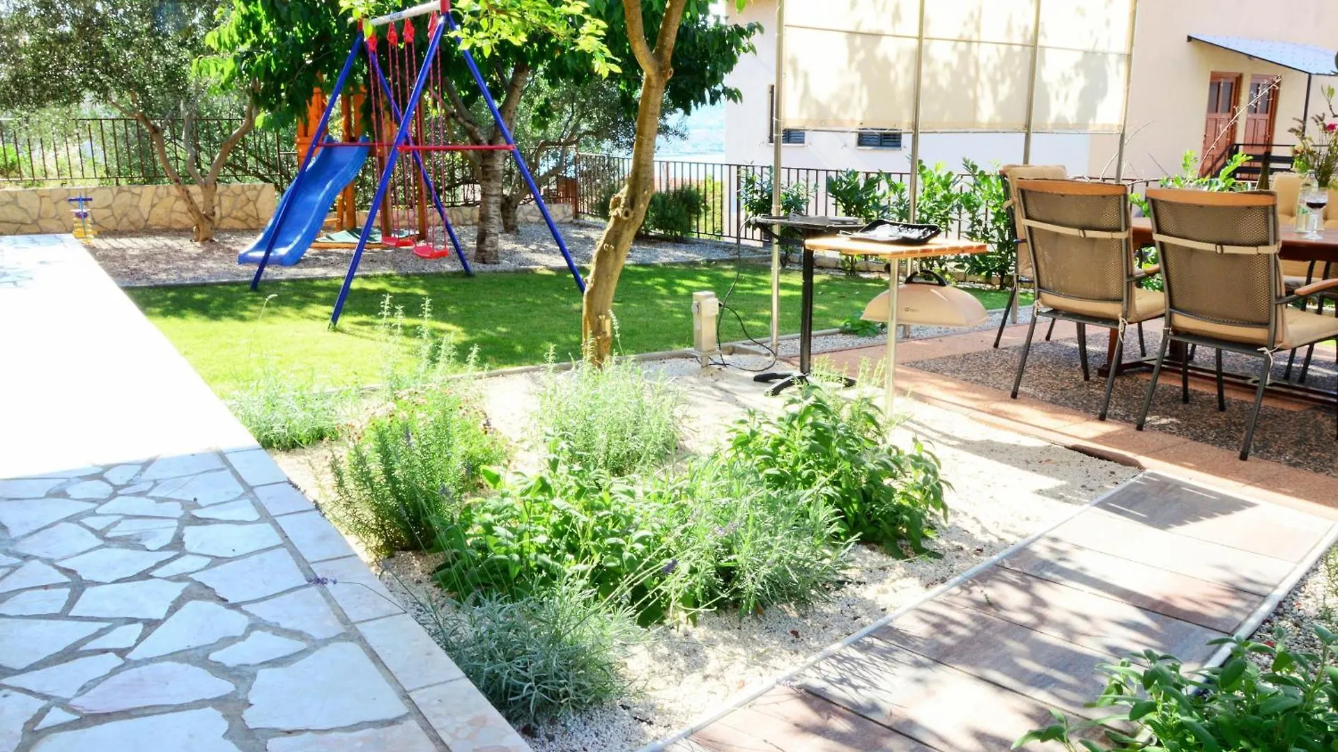 Wohnung Mit Grill, Terrasse Und Garten Trogir 0*,